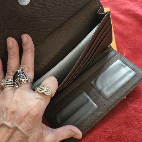 L V Fashion Monogram Canvas Wallet with Gold Hardware - Picture 5 of 6